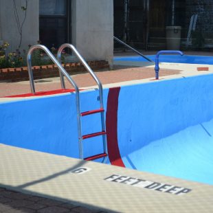 pool-2729085_1920