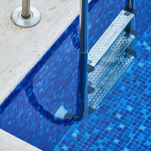 pool-4369978_1920